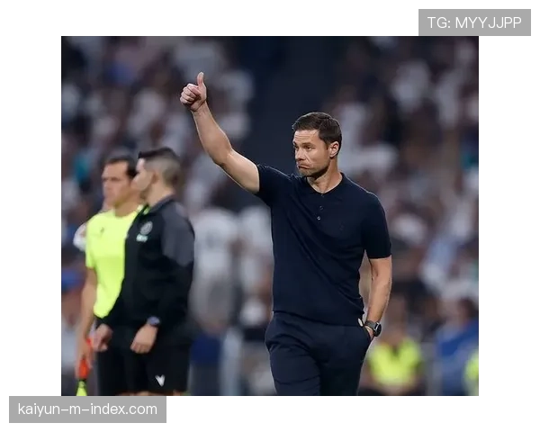 阿隆索攻防转换存结构性漏洞，药厂中场线与后卫线衔接易现空当